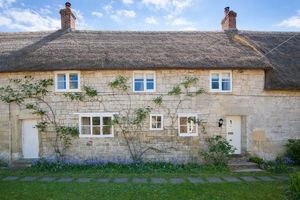 Summer Willow Cottage- click for photo gallery